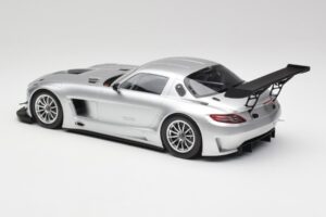 Mercedes SLS AMG GT3 C197 Street Silber Minichamps 1:18 151113100 Metall – Bild 5 von 6