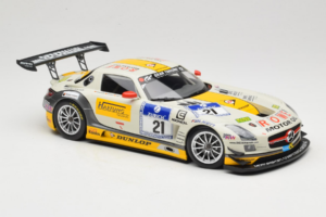 Mercedes SLS AMG GT3 #21 Rowe Racing M. Hartung / N. Heyer ADAC 24 Hours Nurburgring 2013 Minichamps 1:18 151133121 Metall – Bild 4 von 6