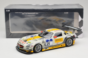 Mercedes SLS AMG GT3 #21 Rowe Racing M. Hartung / N. Heyer ADAC 24 Hours Nurburgring 2013 Minichamps 1:18 151133121 Metall – Bild 6 von 6