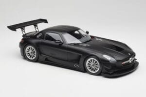Mercedes SLS AMG GT3 C197 Street Matt Schwarz Minichamps 1:18 151113101 Metall – Bild 4 von 6