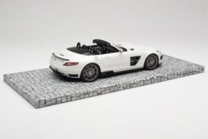 Mercedes Brabus SLS AMG 700 Biturbo Roadster Pearl Weiss Minichamps 1:18 107032130 Metall – Bild 2 von 6