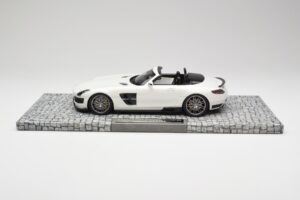Mercedes Brabus SLS AMG 700 Biturbo Roadster Pearl Weiss Minichamps 1:18 107032130 Metall – Bild 3 von 6