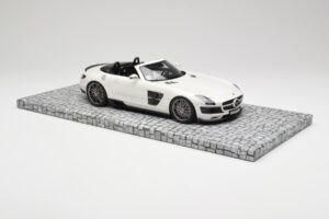 Mercedes Brabus SLS AMG 700 Biturbo Roadster Pearl Weiss Minichamps 1:18 107032130 Metall – Bild 4 von 6