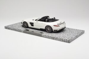 Mercedes Brabus SLS AMG 700 Biturbo Roadster Pearl Weiss Minichamps 1:18 107032130 Metall – Bild 5 von 6