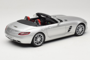 Mercedes SLS AMG Roadster Iridium Silber Minichamps 1:18 B66960078 Metall – Bild 3 von 8