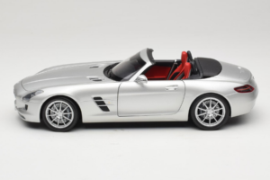 Mercedes SLS AMG Roadster Iridium Silber Minichamps 1:18 B66960078 Metall – Bild 4 von 8
