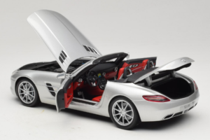 Mercedes SLS AMG Roadster Iridium Silber Minichamps 1:18 B66960078 Metall – Bild 5 von 8
