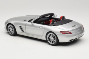 Mercedes SLS AMG Roadster Iridium Silber Minichamps 1:18 B66960078 Metall – Bild 7 von 8