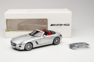 Mercedes SLS AMG Roadster Iridium Silber Minichamps 1:18 B66960078 Metall – Bild 8 von 8