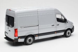 Mercedes Sprinter W907 Silber Norev 1:18 183424 Metall – Bild 3 von 8