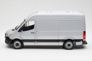 Mercedes Sprinter W907 Silber Norev 1:18 183424 Metall – Bild 4 von 8
