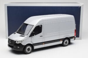Mercedes Sprinter W907 Silber Norev 1:18 183424 Metall – Bild 8 von 8