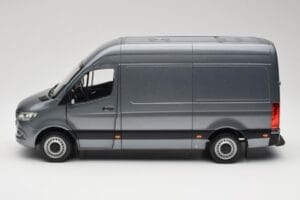 Mercedes Sprinter W907 Kastenwagen Selenite Grey Metallic Norev 1:18 B66004163 Metall – Bild 4 von 8