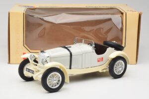Mercedes SSKL Weiss & Creme Bburago 1:18 3002-M1 Metall – Bild 6 von 6