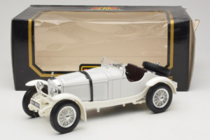 Mercedes SSKL Weiss 1931 Bburago 1:18 3002-M2 Metall – Bild 6 von 6