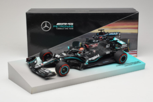 Mercedes W11 #63 G. Russell Mercedes AMG Petronas Sakhir Grand Prix 2020 Minichamps 1:18 113201663 Resin – Bild 7 von 7