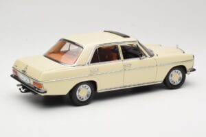Mercedes W115 Strich 8 Creme Sun Star 1:18 4581 Metall – Bild 3 von 8