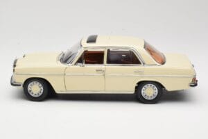 Mercedes W115 Strich 8 Creme Sun Star 1:18 4581 Metall – Bild 4 von 8