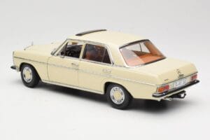 Mercedes W115 Strich 8 Creme Sun Star 1:18 4581 Metall – Bild 7 von 8