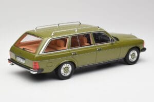 Mercedes W123 200T Cypress Grün BoS Models 1:18 BOS008 Metall – Bild 2 von 6