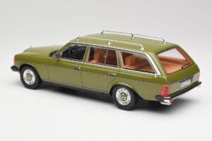 Mercedes W123 200T Cypress Grün BoS Models 1:18 BOS008 Metall – Bild 5 von 6