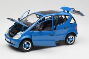 Mercedes A-Class W168 Azure Blau Maisto 1:18 50311 Metall – Bild 2 von 8