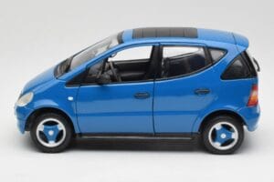 Mercedes A-Class W168 Azure Blau Maisto 1:18 50311 Metall – Bild 4 von 8
