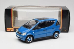 Mercedes A-Class W168 Azure Blau Maisto 1:18 50311 Metall – Bild 8 von 8