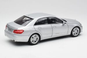 Mercedes E-Klasse W212 Avantgarde Iridium Silber Lackierung Ausgabe 2 Minichamps 1:18 B66960212-D2 Metall – Bild 3 von 11