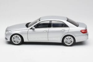 Mercedes E-Klasse W212 Avantgarde Iridium Silber Lackierung Ausgabe 2 Minichamps 1:18 B66960212-D2 Metall – Bild 4 von 11