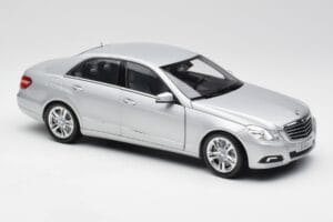 Mercedes E-Klasse W212 Avantgarde Iridium Silber Lackierung Ausgabe 1 Minichamps 1:18 B66960212-D1 Metall – Bild 6 von 11