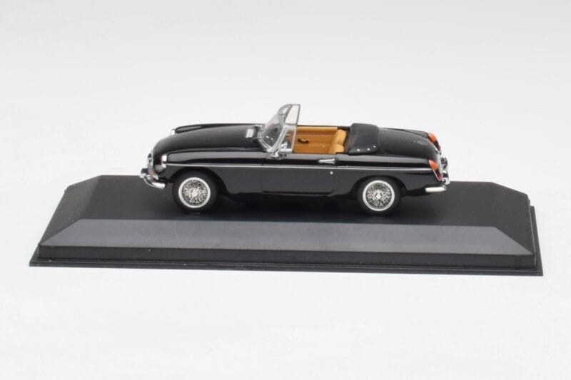 MGB Cabriolet Schwarz Minichamps 1:43 430131030 Metall
