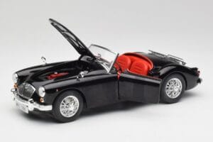 MGA English Roadster Schwarz Revell 1:18 84559091 Metall – Bild 2 von 8