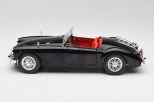 MGA English Roadster Schwarz Revell 1:18 84559091 Metall – Bild 4 von 8