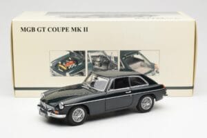 MGB GT Mk2 Coupe Racing Grün AUTOart 1:18 76602 Metall – Bild 8 von 8