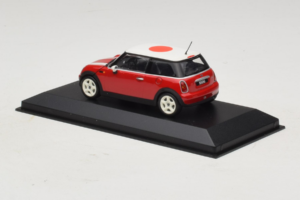 Mini Cooper Rot Mit Japan-Flagge Minichamps 1:43 80420309024-R1 Metall – Bild 3 von 5