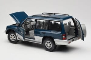 Mitsubishi Pajero V20 LWB Blau & Silber Sun Star 1:18 1212 Metall – Bild 5 von 8