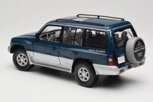 Mitsubishi Pajero V20 LWB Blau & Silber Sun Star 1:18 1212 Metall – Bild 7 von 8