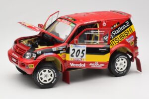Mitsubishi Pajero Rallye Raid #205 Paris-Dakar Rally 2001 Solido 1:18 9022 Metall – Bild 2 von 8