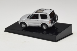 Mitsubishi Pajero SWB Silber AUTOart 1:43 57113 Metall – Bild 3 von 4