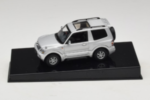 Mitsubishi Pajero SWB Silber AUTOart 1:43 57113 Metall