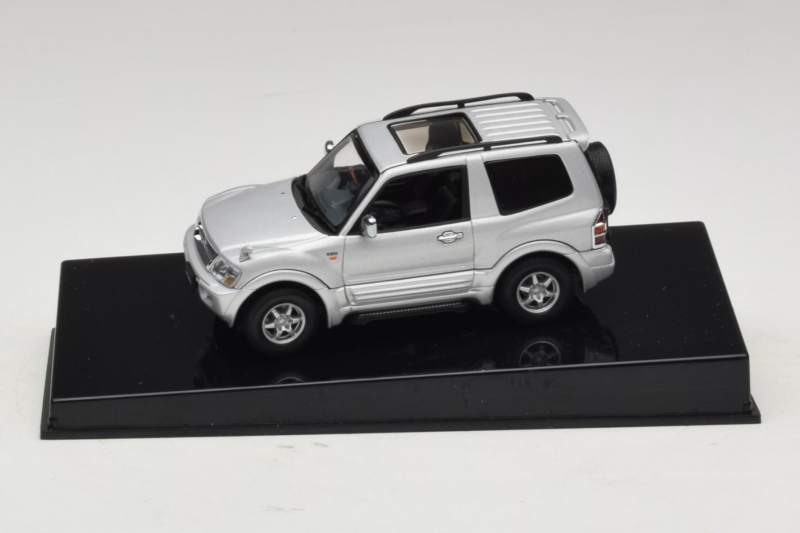 Mitsubishi Pajero SWB Silber AUTOart 1:43 57113 Metall