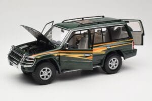 Mitsubishi Pajero V20 LWB Grün Sun Star 1:18 1225 Metall – Bild 2 von 8