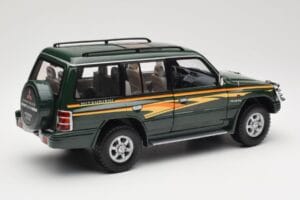 Mitsubishi Pajero V20 LWB Grün Sun Star 1:18 1225 Metall – Bild 3 von 8