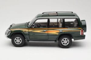 Mitsubishi Pajero V20 LWB Grün Sun Star 1:18 1225 Metall – Bild 4 von 8