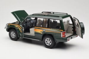 Mitsubishi Pajero V20 LWB Grün Sun Star 1:18 1225 Metall – Bild 5 von 8