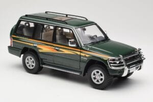 Mitsubishi Pajero V20 LWB Grün Sun Star 1:18 1225 Metall – Bild 6 von 8