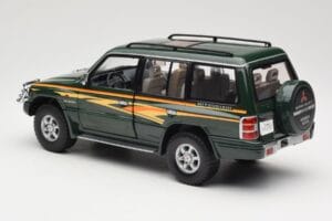 Mitsubishi Pajero V20 LWB Grün Sun Star 1:18 1225 Metall – Bild 7 von 8