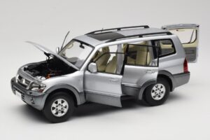 Mitsubishi Pajero V73 Blau YC Model 1:18 241218040102010209 Metall – Bild 2 von 8