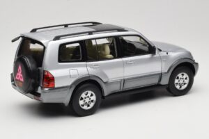 Mitsubishi Pajero V73 Blau YC Model 1:18 241218040102010209 Metall – Bild 3 von 8